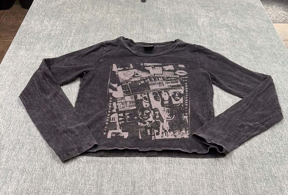 Social Collision Graphic Long Sleeve Shirt Size L